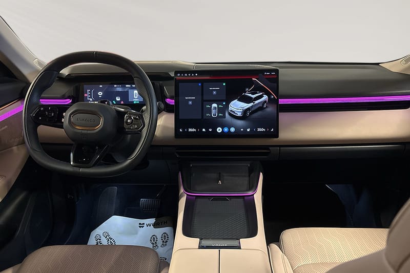 Lynk & Co 08 PHEV