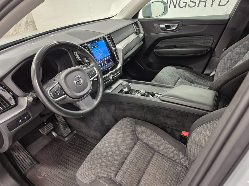 Bild 2 av Volvo XC60 T6 Recharge Core Bright plug in AWD 350HK 4x4 Panorama