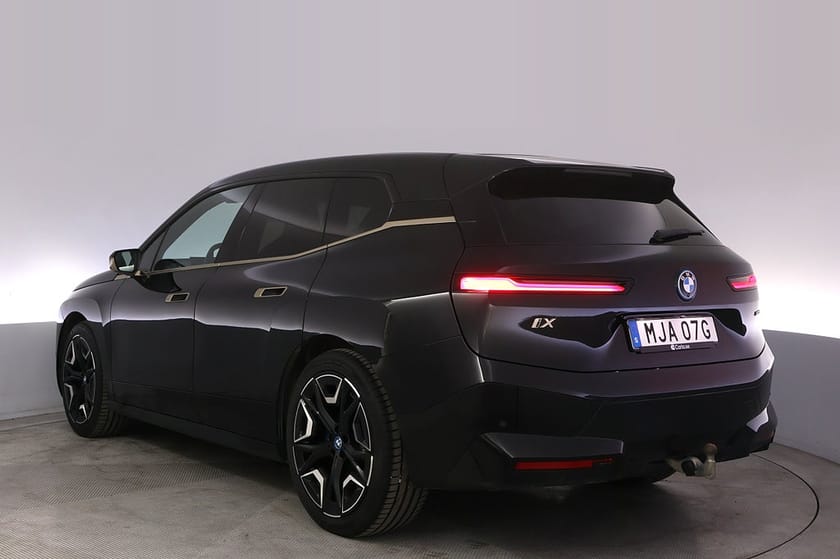 Bild 4 av BMW iX xDrive50 Sport Pano Luft Bowers DAP Laser 360 Drag