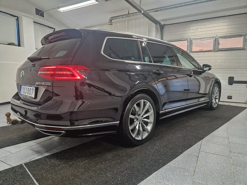 Bild 2 av Volkswagen Passat Sportscombi 2.0 TDI 190 hk R Line 4M GT Läder Cockpit