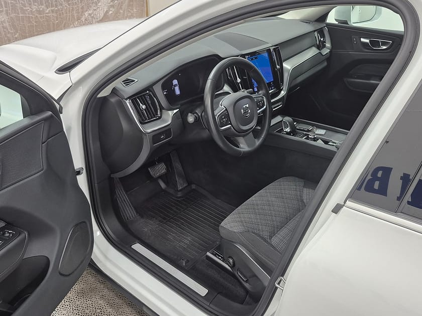 Bild 2 av Volvo XC60 AWD B4 MILDHYBRID 197HK 4x4 Core