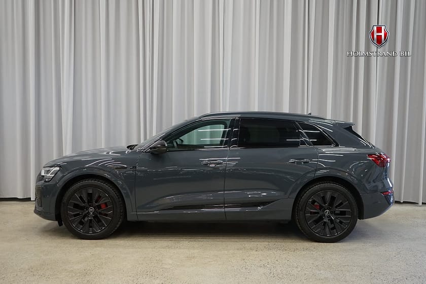 Bild 1 av Audi Q8 50 e-tron quattro S line 21" Elstolar Luftfjädring