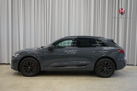 Audi Q8 50 e-tron quattro S line 21" Elstolar Luftfjädring