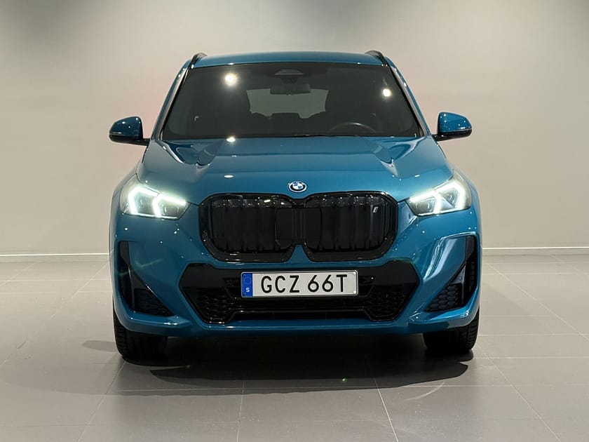 Bild 2 av BMW iX1 xDrive30 M Sport Drag Adpt Farth H/K Park Assist Rattv.