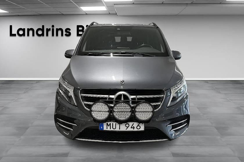 Bild 2 av Mercedes-Benz V 250d 4MATIC 3.2t 250 Extra Lång 7-Sits AMG-Line