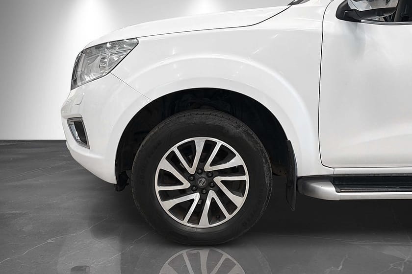 Bild 2 av Nissan Navara Dubbelhytt 2.3 dCi 4WD 190hk Moms Tekna Kåpa Drag Kamera Taklucka