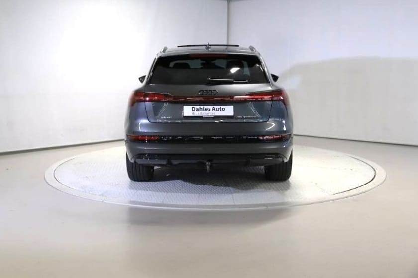 Bilde 4 av Audi e-tron 55 quattro S-line Sport ACC/Pano/Krok/HUD/360/Skinn/Sort Opt/21