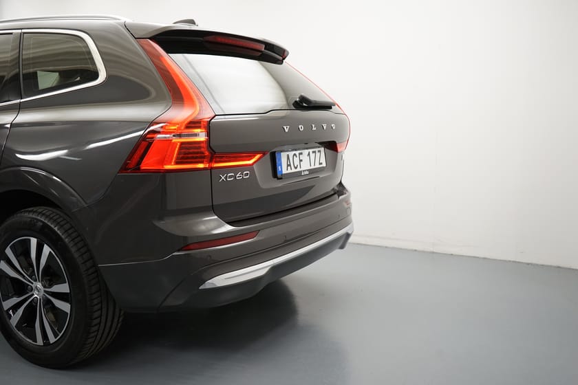 Bild 3 av Volvo XC60 Recharge T6 Core Edition, Taklucka, Dragkrok, Parkeringskamera bak