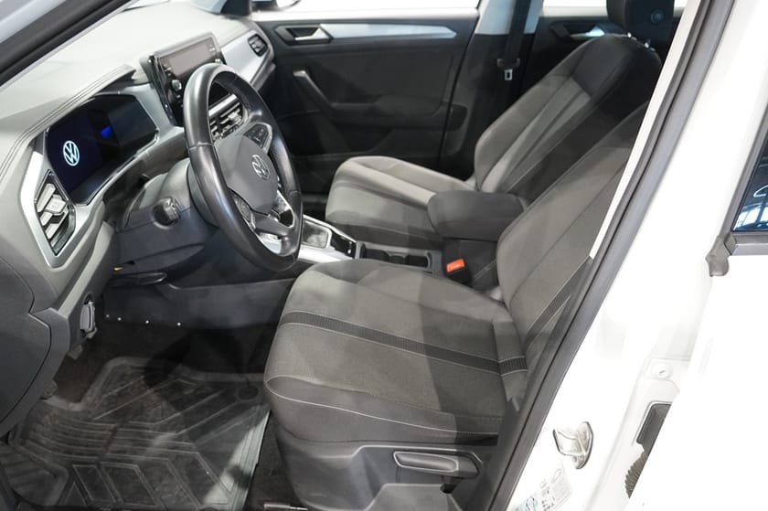 Bild 4 av Volkswagen T-Roc 1.0 TSI 110 HK BACKKAMERA / VÄRMARE