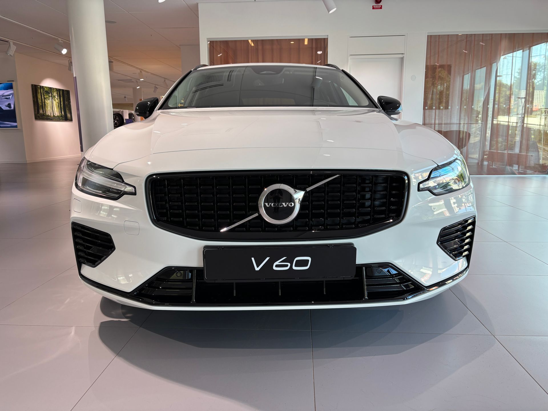 Volvo V60 T6 Plus Dark Nordic Edition 2027, bild 2/10