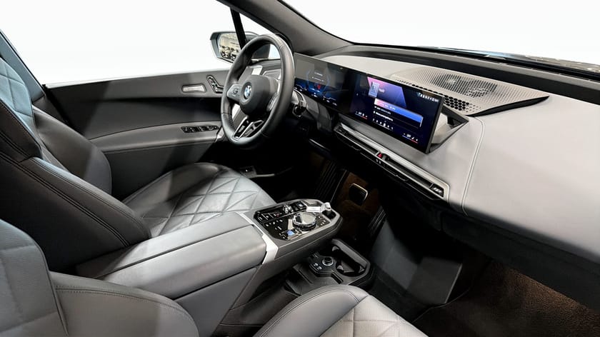 Bild 3 av BMW iX xDrive60 xDrive 60 M Sport B&W 360 Integral Soft close Ventilerade DAP