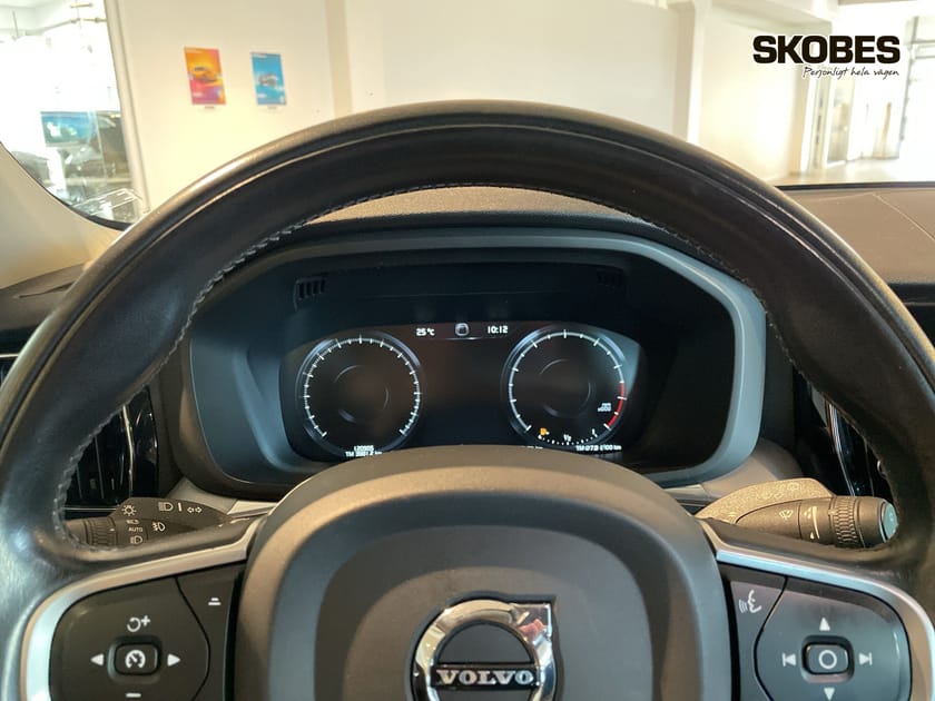Bild 4 av Volvo XC60 B5 AWD Bensin Momentum SEIII