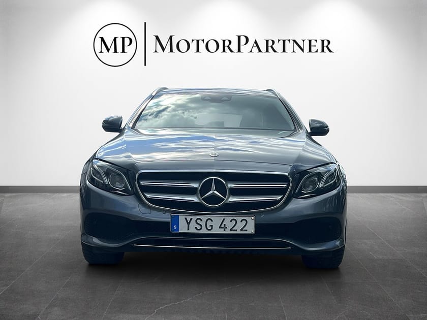 Bild 2 av Mercedes-Benz E 220 T d 4MATIC 9G-Tronic Burmester Widescreen Drag Skinn