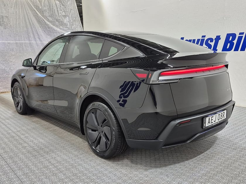 Bild 4 av Tesla Model Y Long Range AWD 514HK 4x4 Panorama Läder