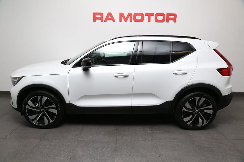 Bild 3 av Volvo XC40 B4 Bensin 197hk Ultra Dark Skinn l Panorma l H/K l 360°