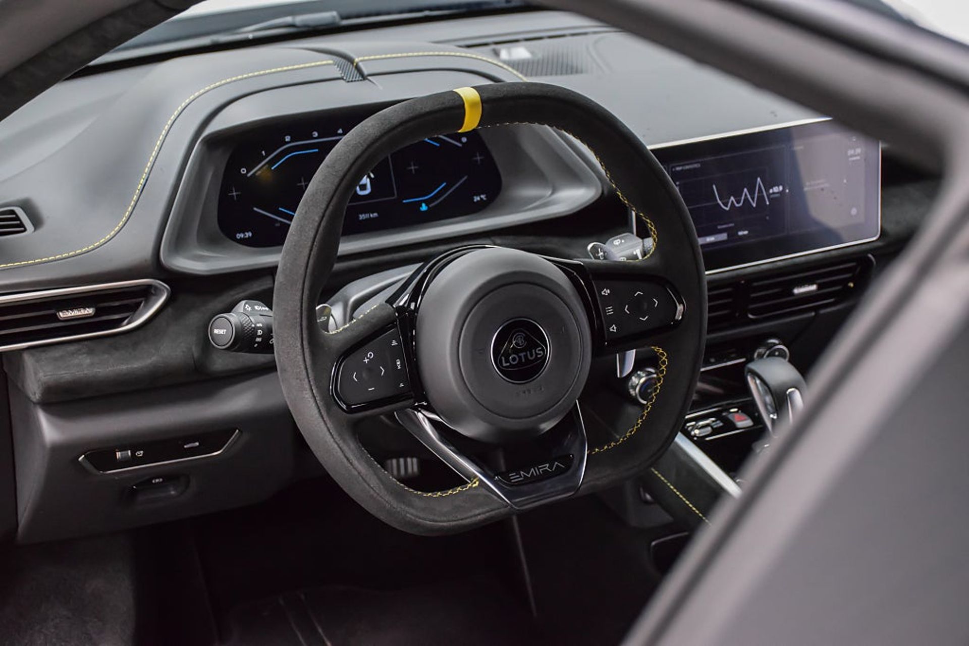 Lotus Emira Turbo SE 2.0 DCT 2025, photo 6/10