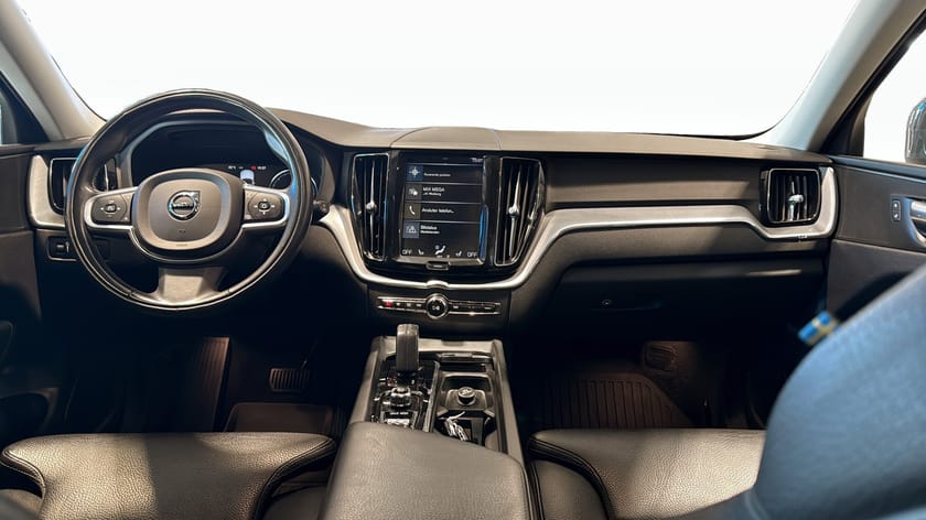 Bild 4 av Volvo XC60 B4 AWD Geartronic Momentum Advanced 197 hk | Dragkrok
