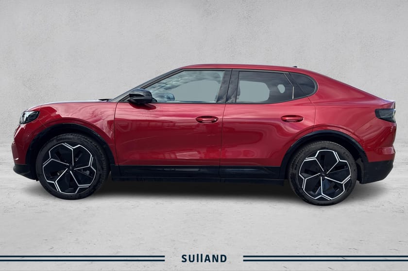 Bilde 1 av Ford Capri EV Extended Range AWD Hel elektrisk firehjulstrekker en lekker rødfarge