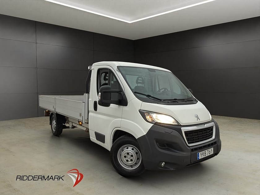 Bild 1 av Peugeot Boxer Chassi Cab 2.0HDi FLAKBIL Ny-Kamrem Värmare 3-Sits Moms