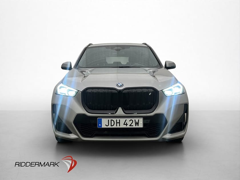 Bild 3 av BMW iX1 xDrive30 M Sport Kamera H/K CarPlay MOMS Drag Navi