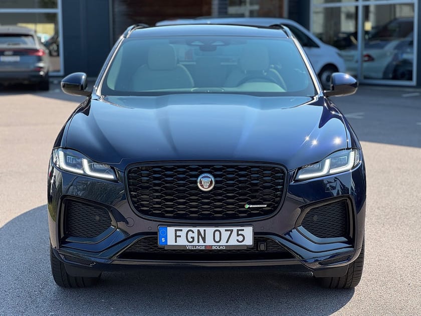 Bild 3 av Jaguar F-Pace P250 R-Dynamic Pano Meridian Skinn Navi Drag B-Kamera