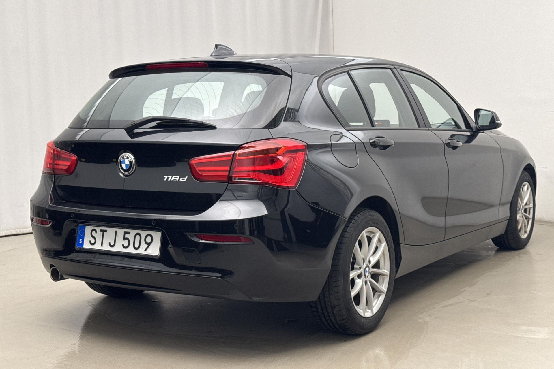 BMW 116 d 5-dörrars 2016, kuva 3/10
