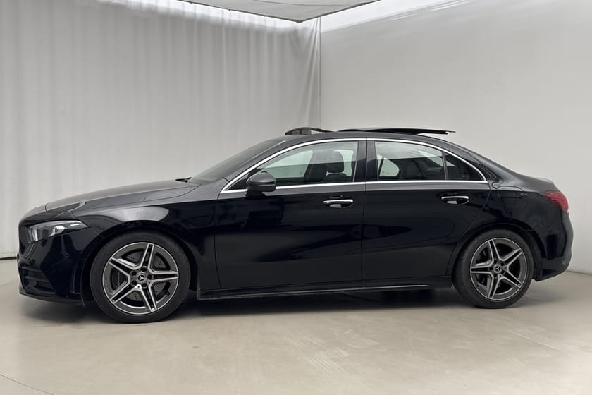 Bild 2 av Mercedes-Benz A 250 4MATIC Sedan V177 (224hk) AMG Line Pano