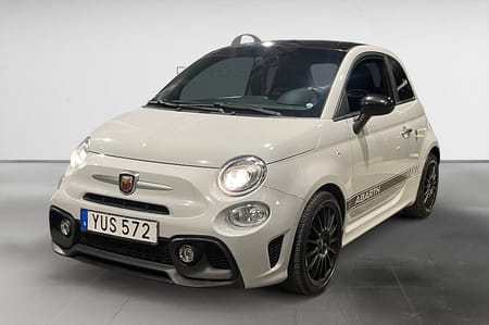 Abarth 595 1.4 T-JET 16V 145 HK NAVI CARPLAY NYSERV 7400MIL 17"