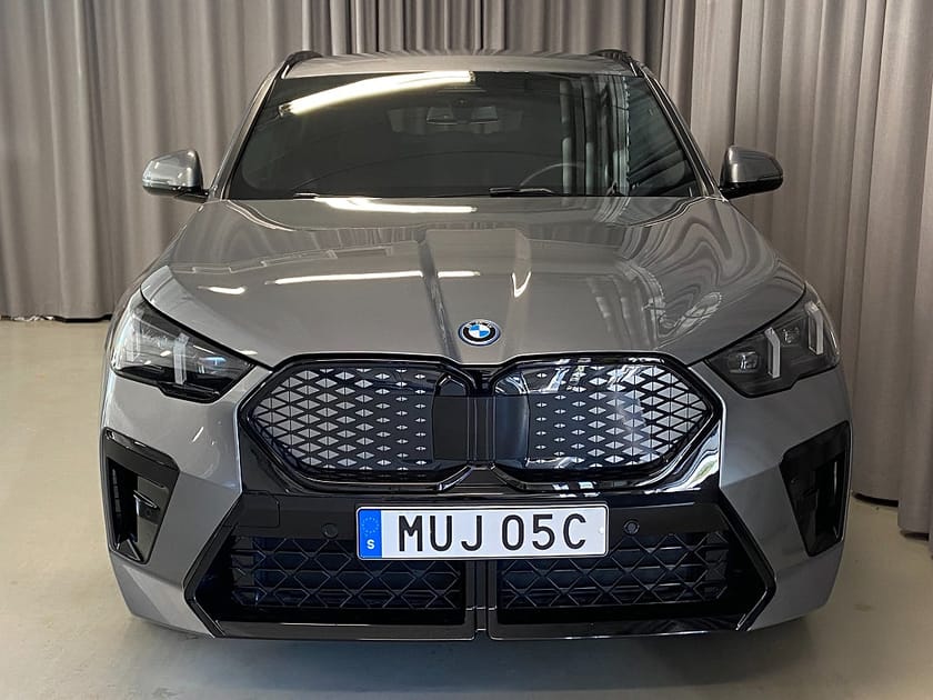 Bild 2 av BMW iX2 xDrive30 306hk M Sport Drag Navi