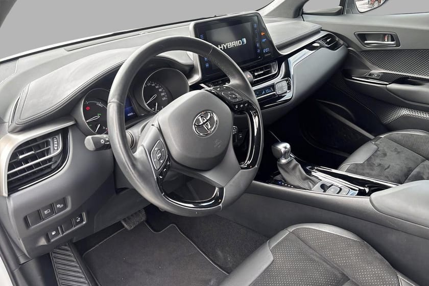 Bilde 2 av Toyota C-HR Hybrid 1.8 Lounge Tech Bi-Tone Alcantara. PEN BIL.