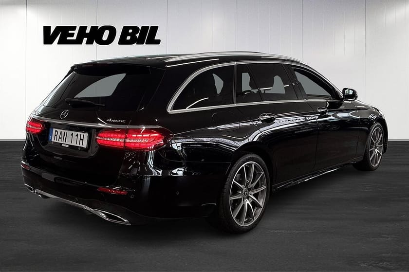 Bild 3 av Mercedes-Benz E 220 T d 4MATIC AMG Drag Pano Burmester 360 Värmare