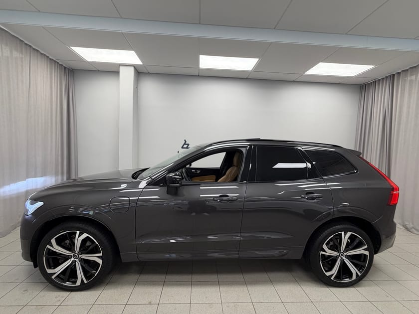 Bild 2 av Volvo XC60 Recharge T6 Ultimate Dark | Ryggmassage framstolar | Head Up Display | Drag |