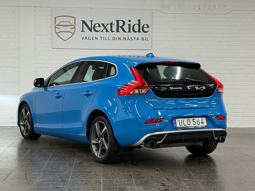 Bild 3 av Volvo V40 T2 R-Design | Värmare | Bluetooth | Halvskinn |SoV-Hjul