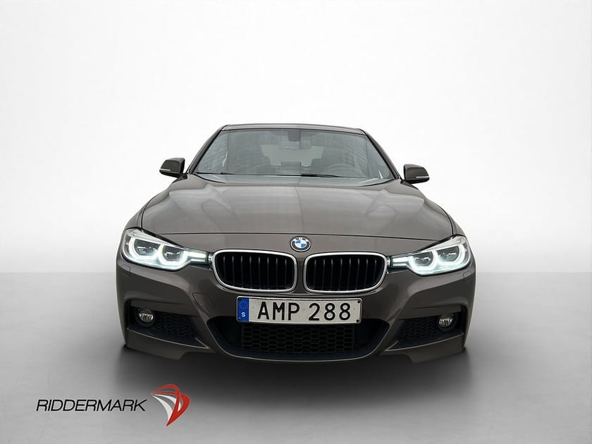 Bild 2 av BMW 330i Sedan 252hk M Sport Hifi Skinn Adaptiv-LED Två-Brukare