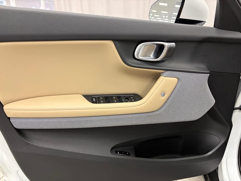 Bild 4 av Polestar 2 Long Range Dual Motor 78kWh Plus Pilot