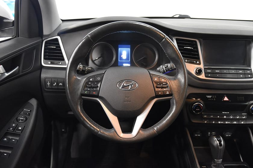 Bild 2 av Hyundai Tucson 2.0 4WD Comfortplus Drag B-kam Navi Rattv 136hk