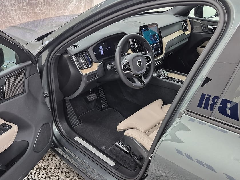 Bild 2 av Volvo XC60 T6 Recharge Plus Dark plug in AWD 350HK 4x4 Läder