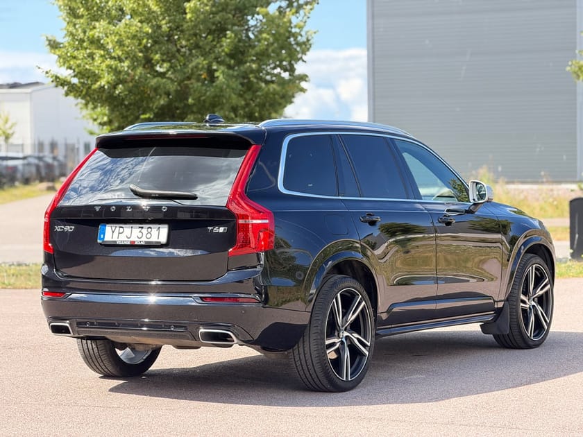 Bild 5 av Volvo XC90 7-seater T6 AWD R-Design B&W Pano 360 Drag Navi Skinn