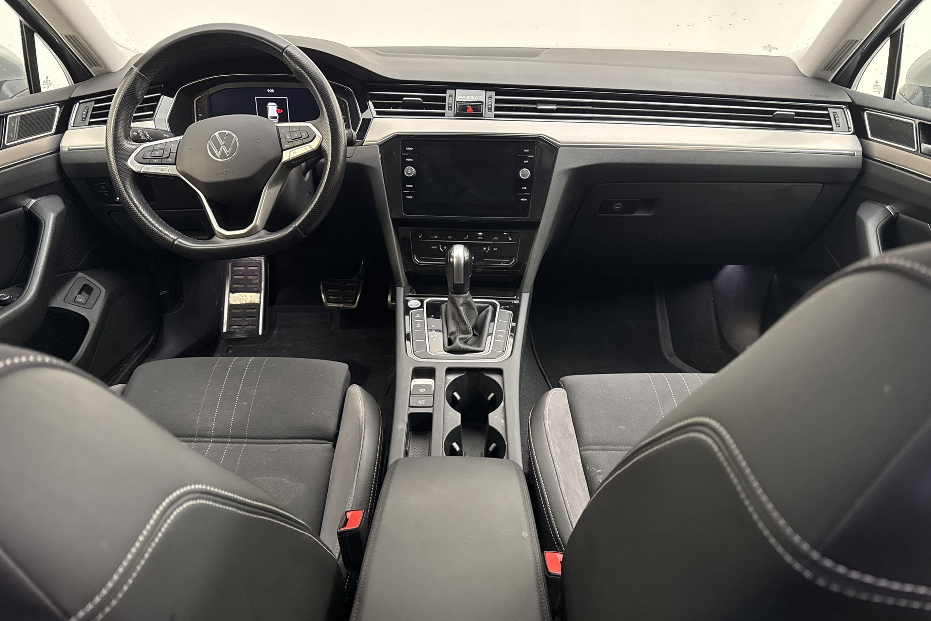 Volkswagen Passat 2023, bild 7/10
