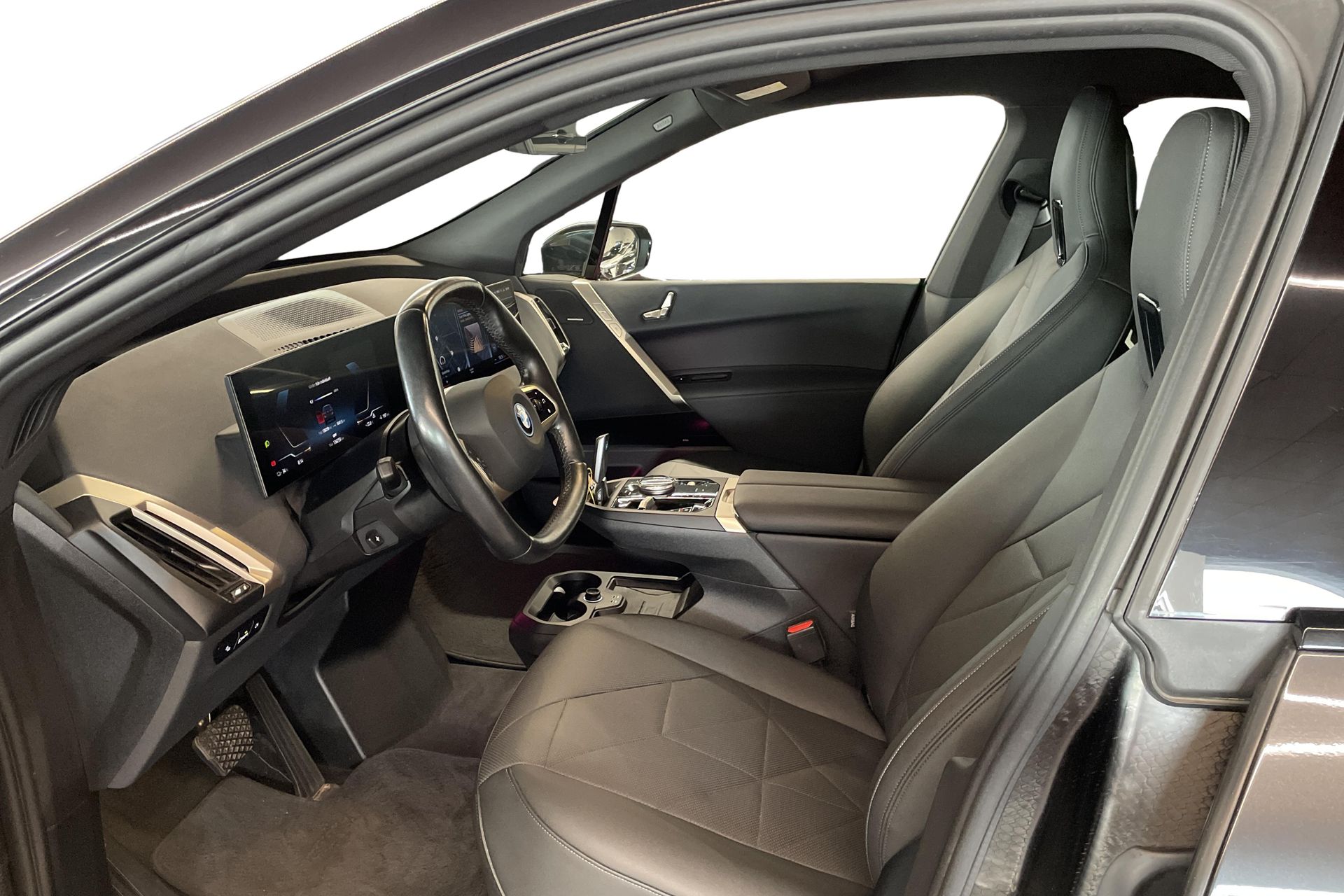 BMW iX xDrive50 2023, photo 7/10