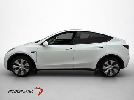 Tesla Model Y Standard Range RWD Värmepump Pano Drag Svensksåld
