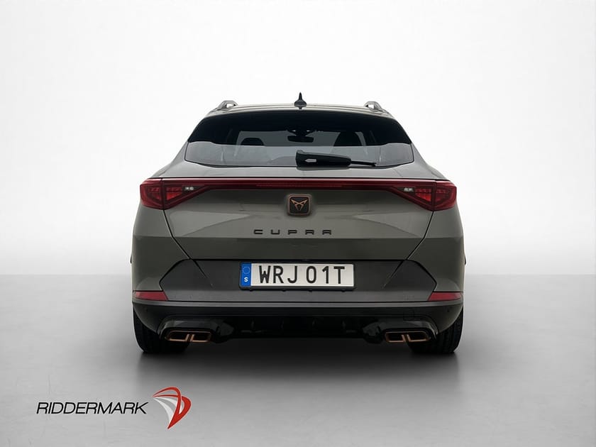 Bild 5 av CUPRA Formentor VZ e-Hybrid 245hk Cockpit Kamera Dragkrok