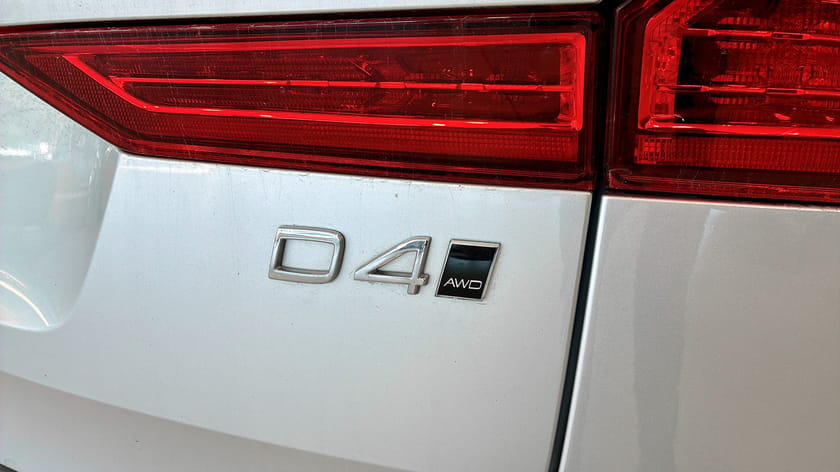 Bild 5 av Volvo XC60 D4 AWD momentum | PARKERINGSVÄRMARE | NYSERVAD