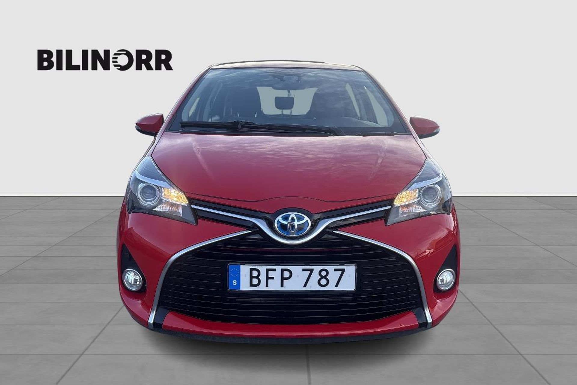 Toyota Yaris Hybrid e-CVT 2016, bild 2/10