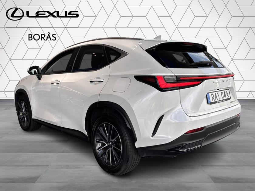 Bild 5 av Lexus NX 450h+ EXECUTIVE TEKNIKPAKET, TAKLUCKA, MOMS