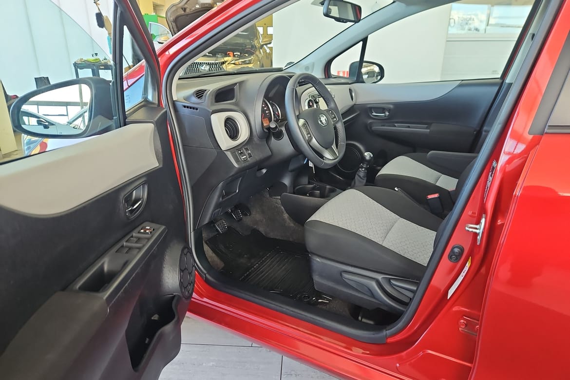 Toyota Yaris 5-door 1.33 Dual VVT-i Manual, 99hp, 2011