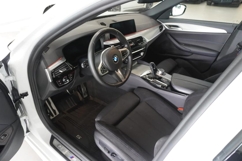 Bild 2 av BMW 520d xDrive Touring M Sport Winterpaket Kupevärmare HiFi Drag