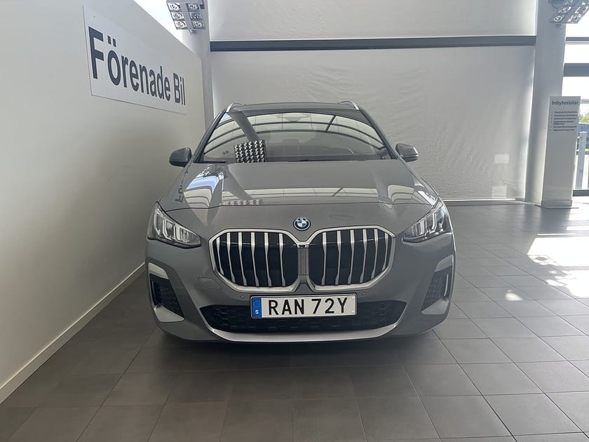 Bild 2 av BMW 225e xDrive Active Tourer 225 M Sport Drivning Assist Panorama