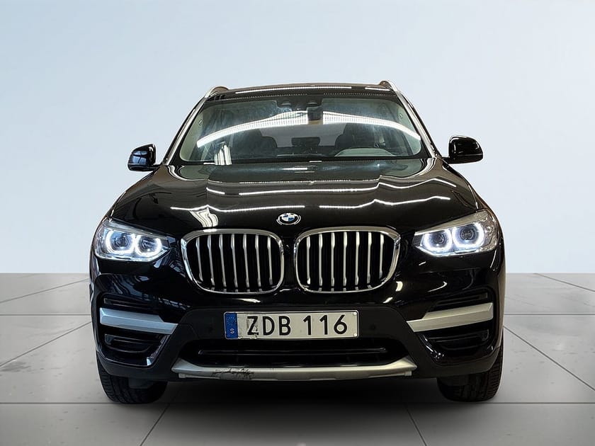 Bild 2 av BMW X3 xDrive20d Dragkrok Rattvärme Navigation S&V-däck