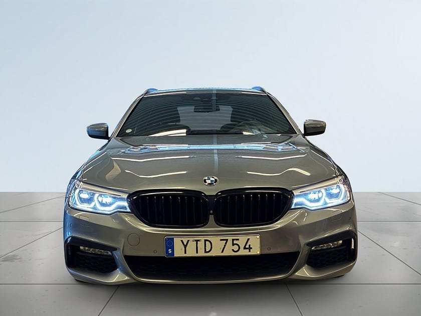 Bild 2 av BMW 530d xDrive Touring M Sport Drag/HuD/360/Skinn/Navi/Rattvärm/SoV